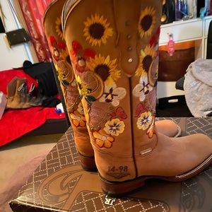 Western boots never worn brand new with tag